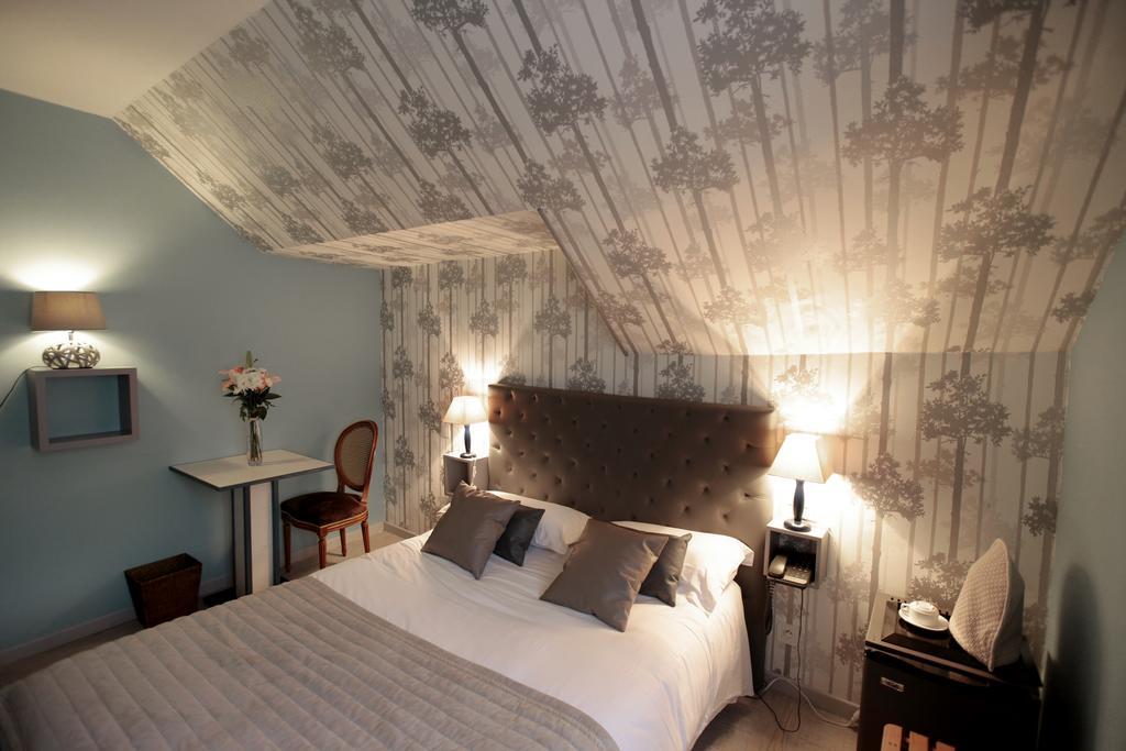 Auberge La Pomme De Pin Hotell Senonches Rom bilde